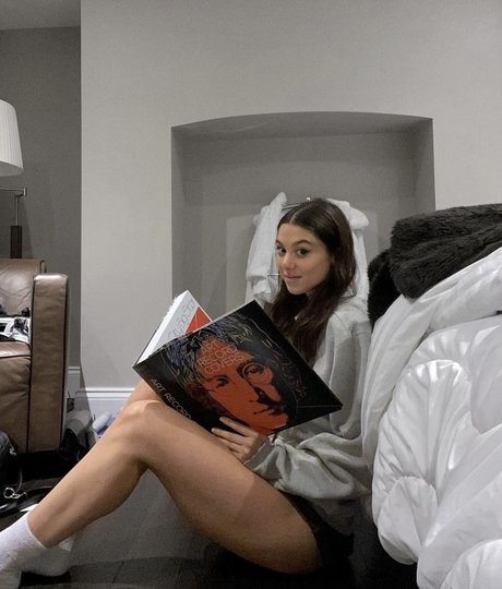 Naakte gelekte OnlyFans-foto van Kira Kosarin