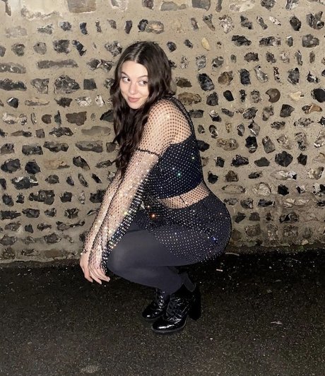 Naakte gelekte OnlyFans-foto van Kira Kosarin