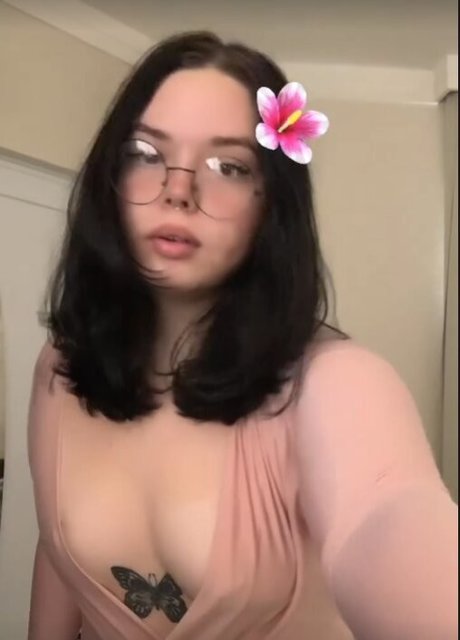 Naakte gelekte OnlyFans-foto van Miaumiauloira