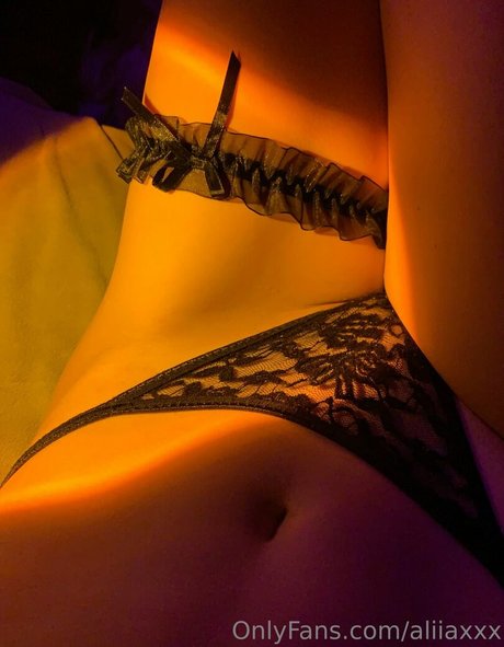 Naakte gelekte OnlyFans-foto van Aliiaxxx