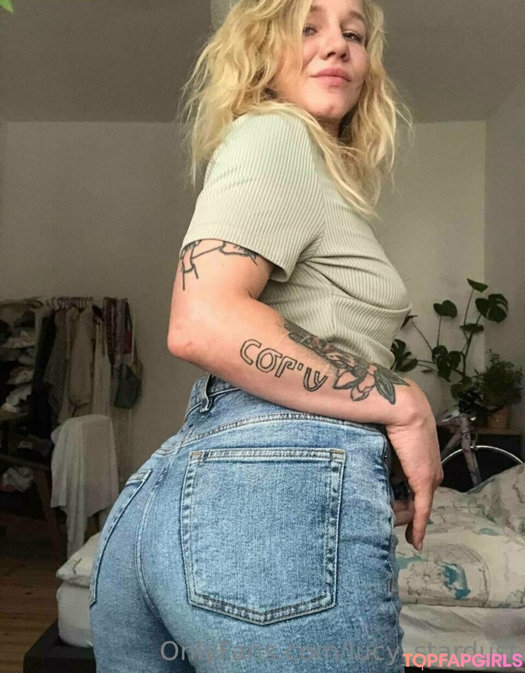 Naakte gelekte OnlyFans-foto van Lucystardust #1 Naakte gelekte OnlyFans-foto van Lucystardust #1