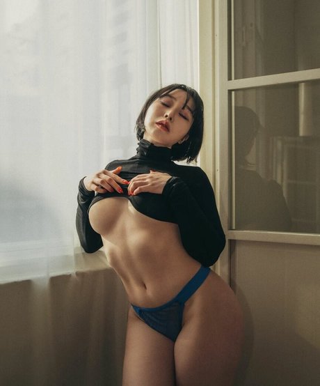 Naakte gelekte OnlyFans-foto van Se0mi