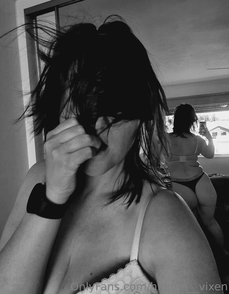 Naakte gelekte OnlyFans-foto van Hiddenvixen