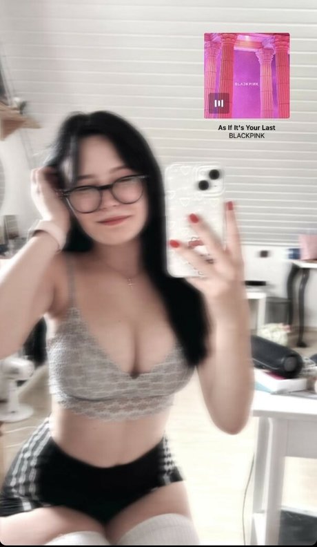 Naakte gelekte OnlyFans-foto van Jouerdis
