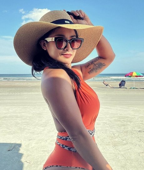 Naakte gelekte OnlyFans-foto van Wwe Xia Li