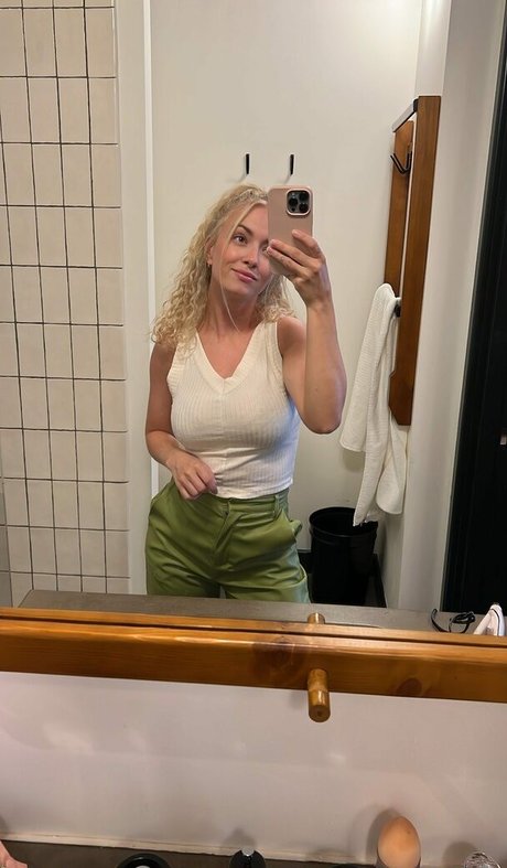 Naakte gelekte OnlyFans-foto van Mimi Lintrup
