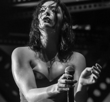 Naakte gelekte OnlyFans-foto van Lorde