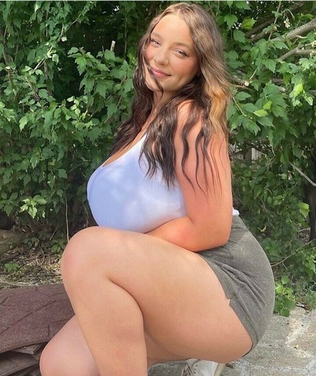 Naakte gelekte OnlyFans-foto van Myah Ramsey