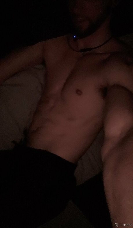 Naakte gelekte OnlyFans-foto van Djlitness