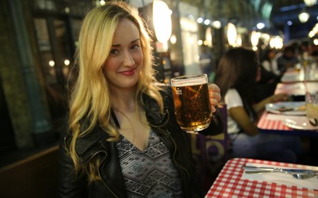 Naakte gelekte OnlyFans-foto van Ashley Johnson