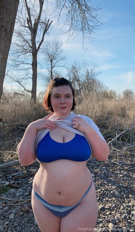 Naakte gelekte OnlyFans-foto van Vixenshelbyfree
