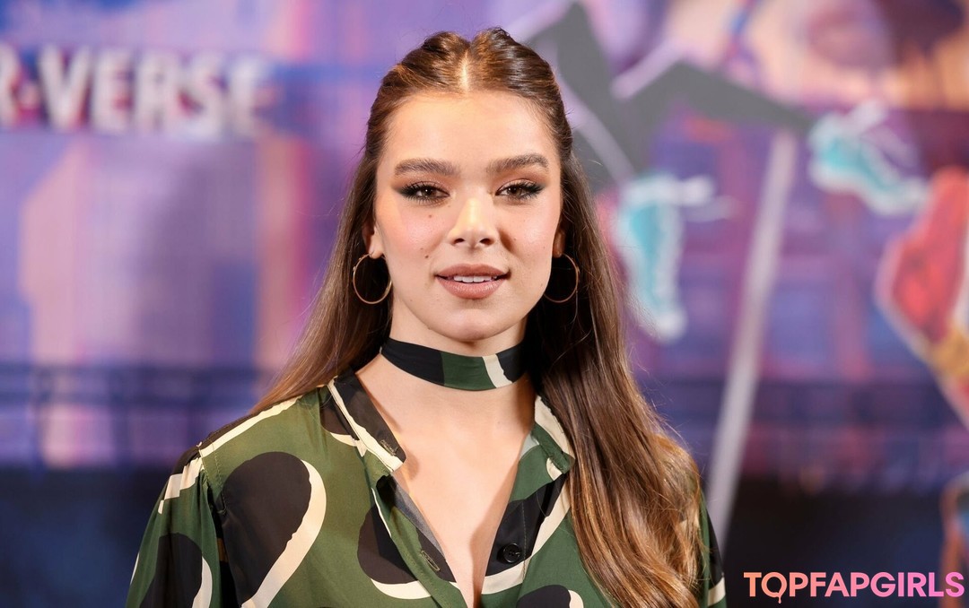 Naakte gelekte OnlyFans-foto van Hailee Steinfeld #1029