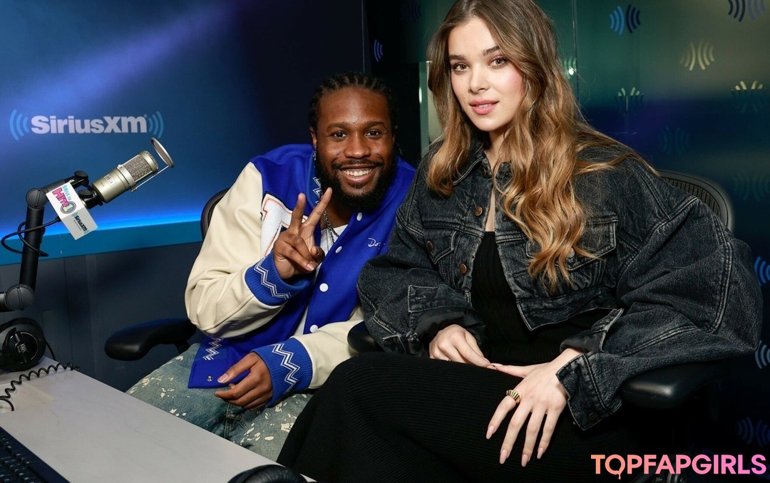 Naakte gelekte OnlyFans-foto van Hailee Steinfeld #1073