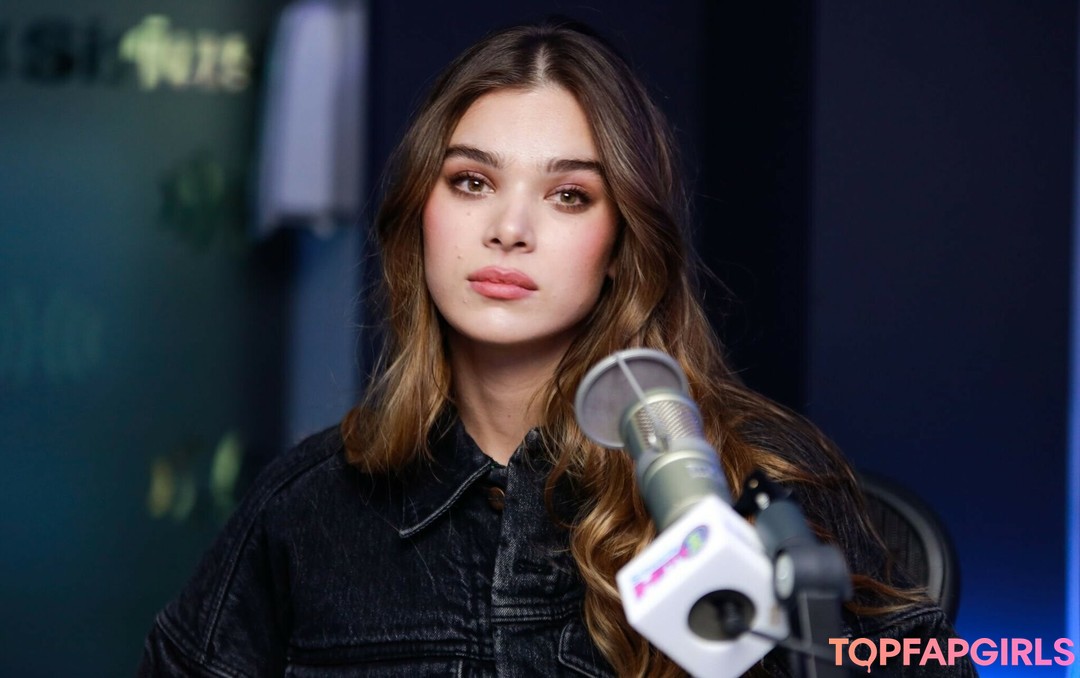 Naakte gelekte OnlyFans-foto van Hailee Steinfeld #1076