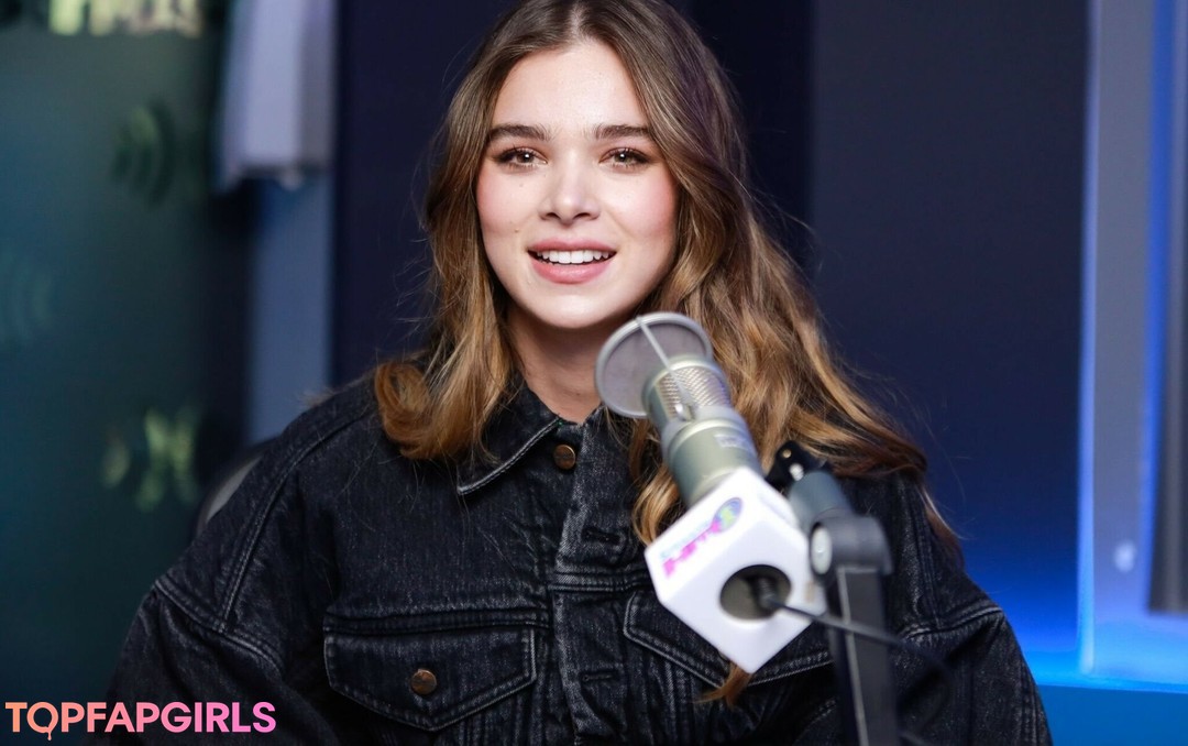Naakte gelekte OnlyFans-foto van Hailee Steinfeld #1077