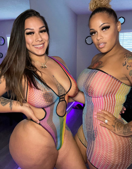 Naakte gelekte OnlyFans-foto van Melifineass