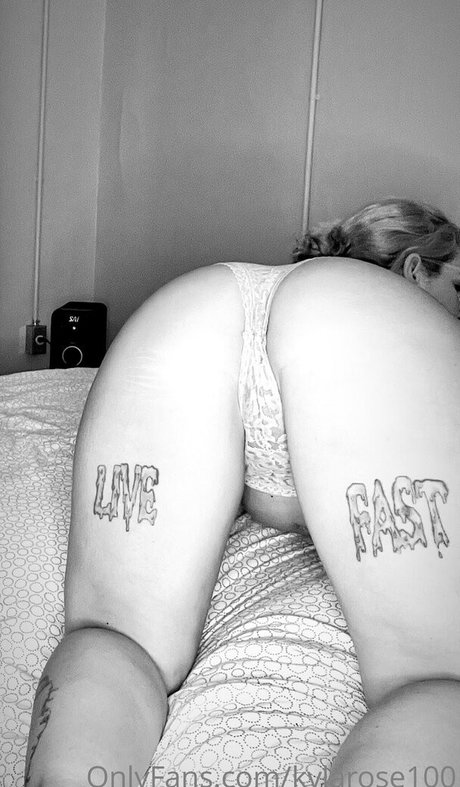 Naakte gelekte OnlyFans-foto van Kinkykayy3