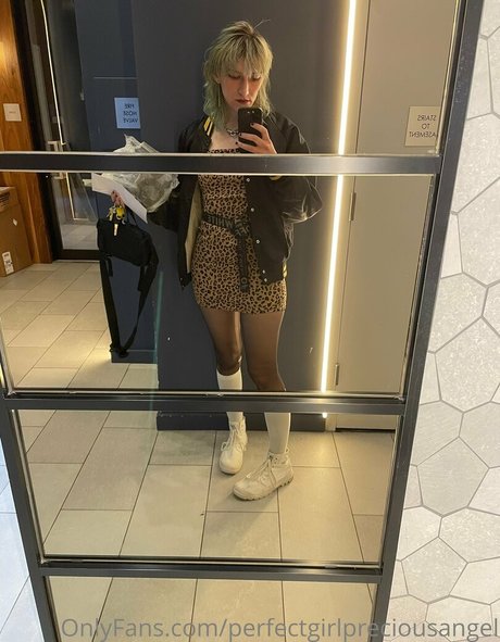 Naakte gelekte OnlyFans-foto van Xxpissgirl420xx