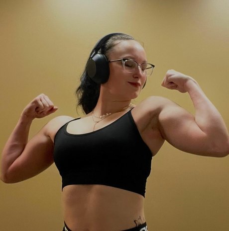 Naakte gelekte OnlyFans-foto van Musclemommy002
