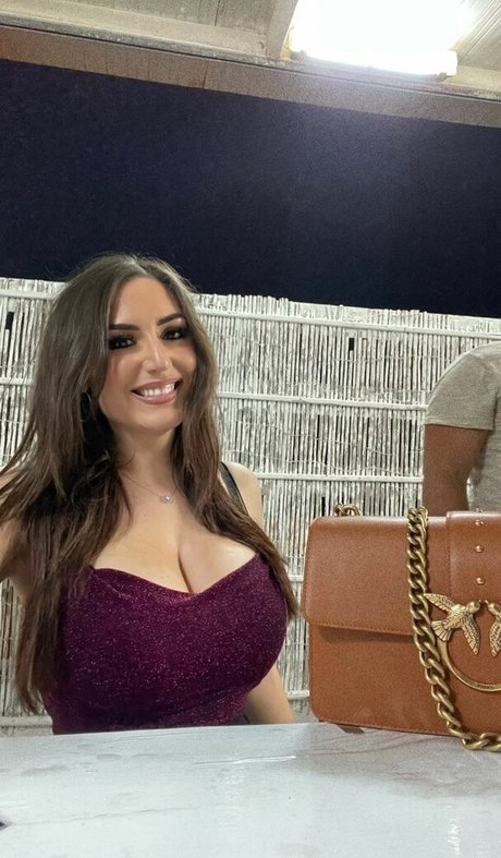 Naakte gelekte OnlyFans-foto van Chiara M
