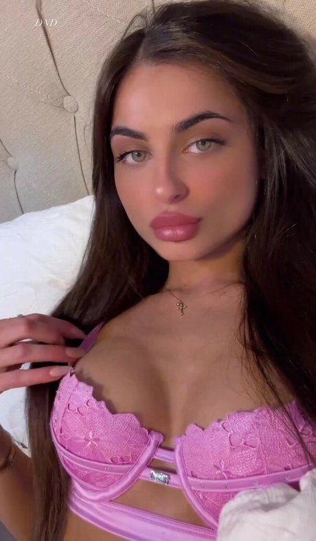 Naakte gelekte OnlyFans-foto van Rhiannon Kyra