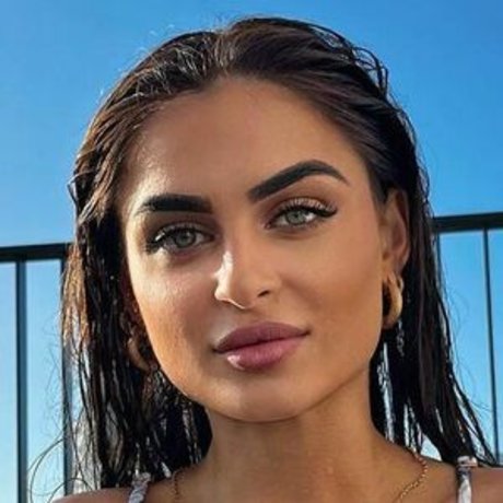 Naakte gelekte OnlyFans-foto van Rhiannon Kyra