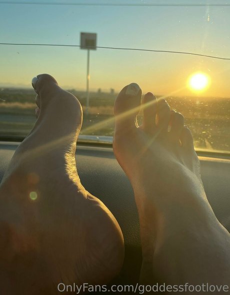 Naakte gelekte OnlyFans-foto van Goddessfootlove