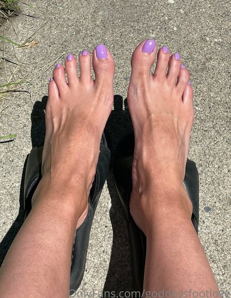 Naakte gelekte OnlyFans-foto van Goddessfootlove