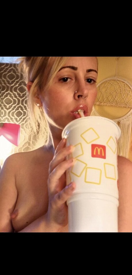 Naakte gelekte OnlyFans-foto van Kristy Kreme