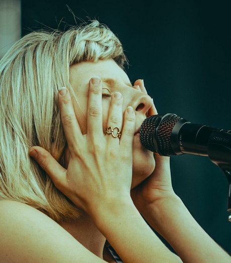 Naakte gelekte OnlyFans-foto van Aurora Aksnes