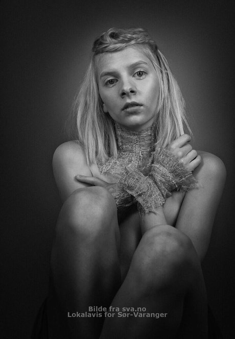 Naakte gelekte OnlyFans-foto van Aurora Aksnes