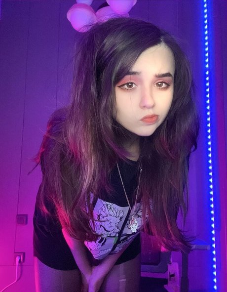 Naakte gelekte OnlyFans-foto van Yuuechka