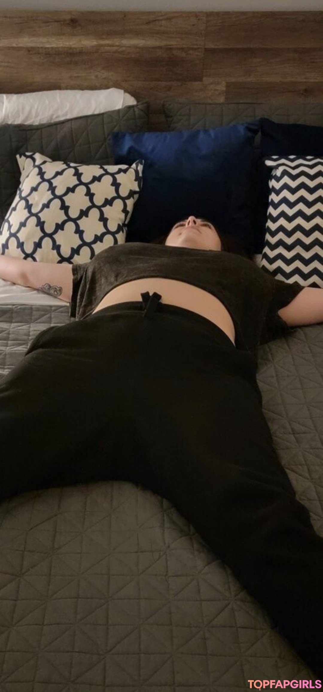 Naakte gelekte OnlyFans-foto van Alluux #2 Naakte gelekte OnlyFans-foto van Alluux #2