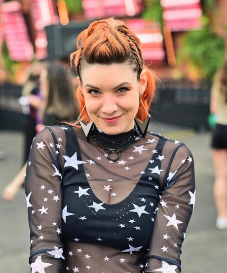 Mari Moon