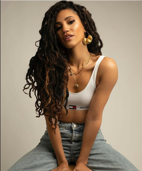 Naakte gelekte OnlyFans-foto van Vick Hope
