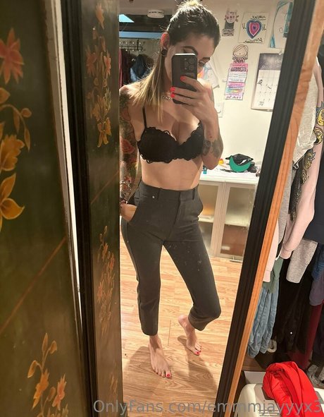 Naakte gelekte OnlyFans-foto van Emmmjayyyx3
