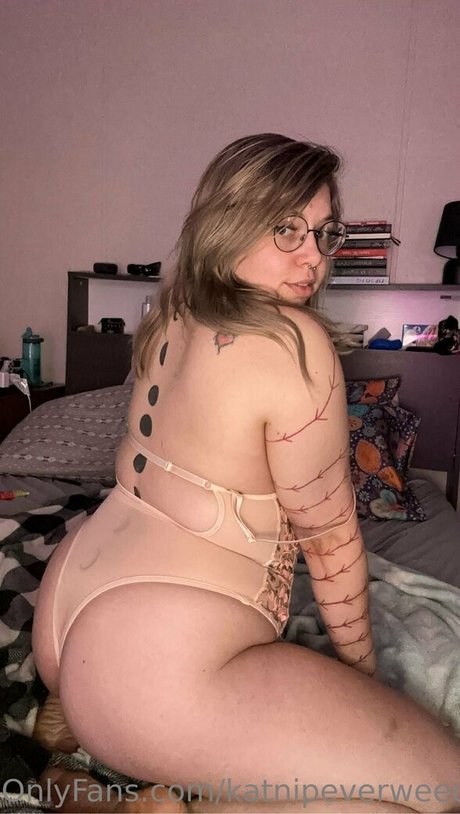 Naakte gelekte OnlyFans-foto van Katnipeverweed