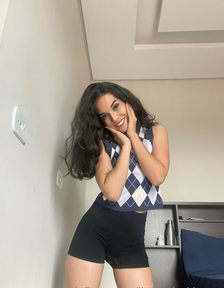 Naakte gelekte OnlyFans-foto van Littlemisskimmy