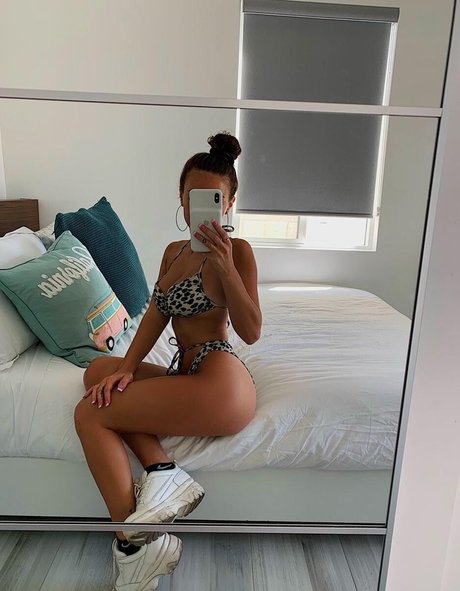 Naakte gelekte OnlyFans-foto van Taylor Alesia