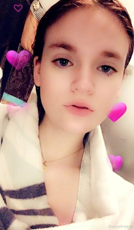 Naakte gelekte OnlyFans-foto van Deezefreeze
