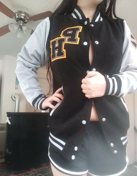 Naakte gelekte OnlyFans-foto van Andlyfree