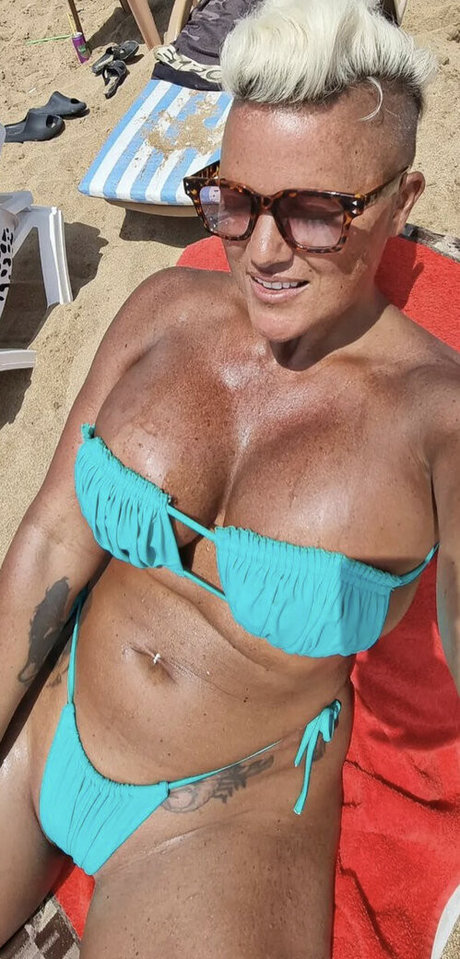 Naakte gelekte OnlyFans-foto van Carro Oberg