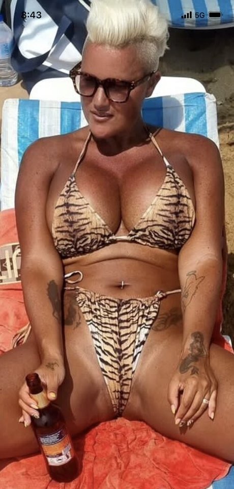 Naakte gelekte OnlyFans-foto van Carro Oberg