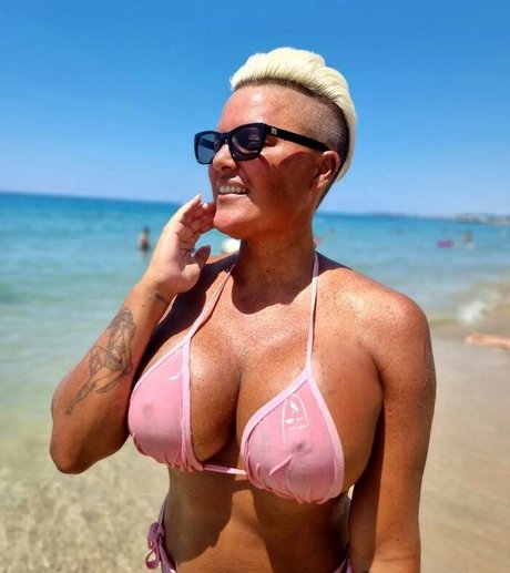 Naakte gelekte OnlyFans-foto van Carro Oberg
