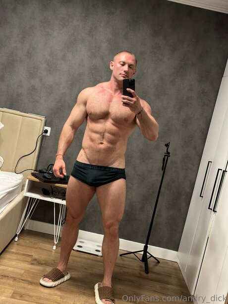 Naakte gelekte OnlyFans-foto van Andry Dick