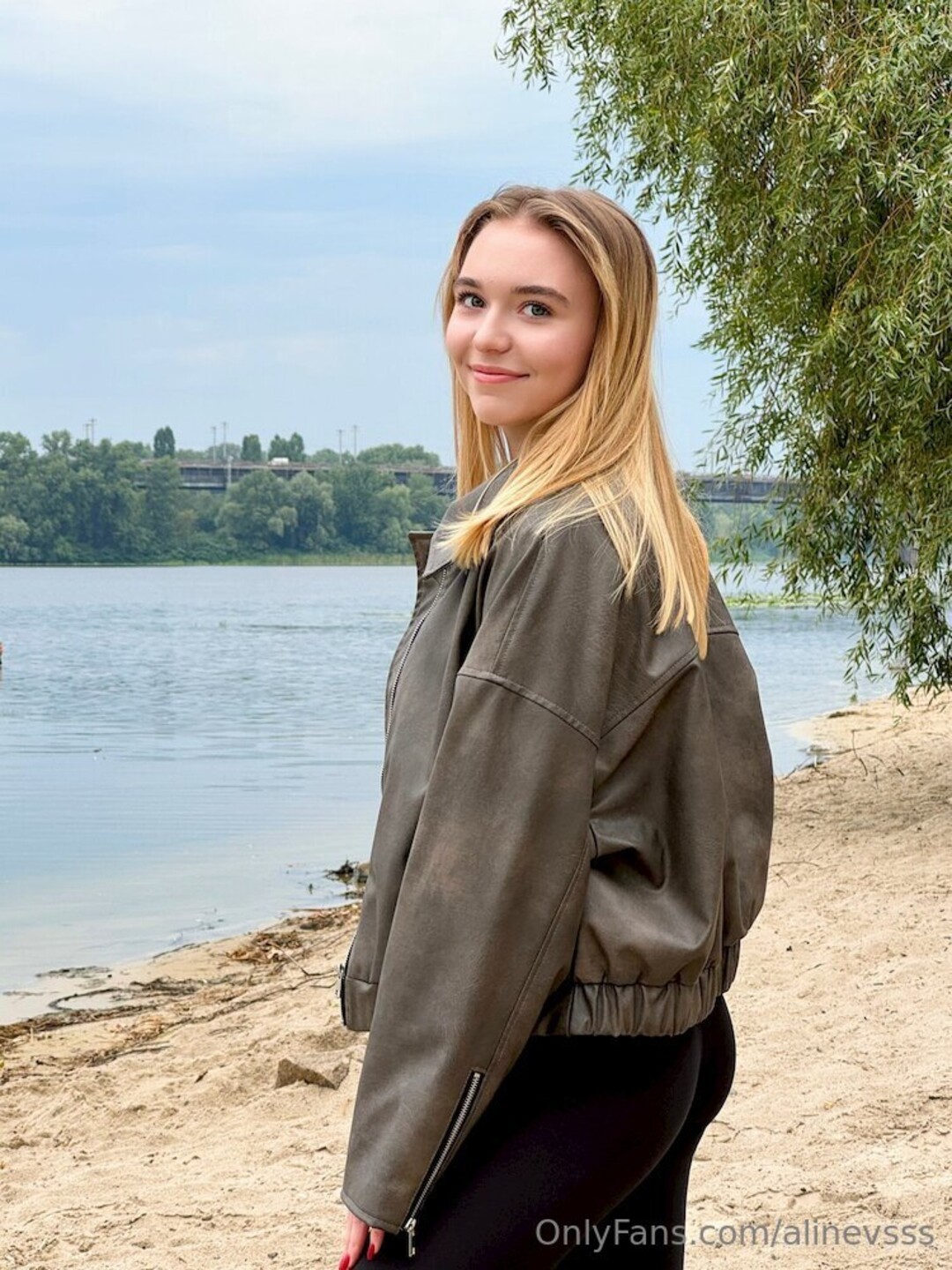 Naakte gelekte OnlyFans-foto van Alinevsss #1638