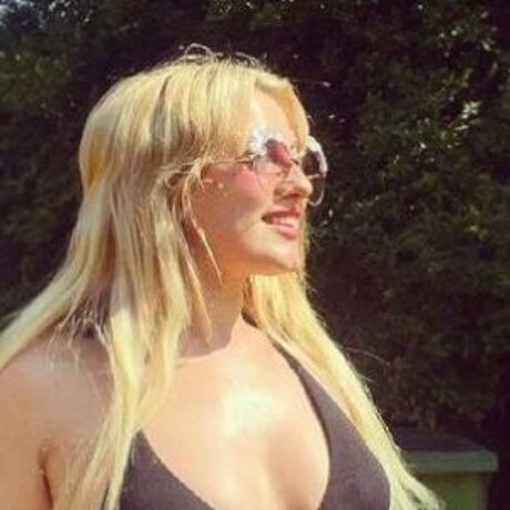 Naakte gelekte OnlyFans-foto van Sweetbutnastyxo