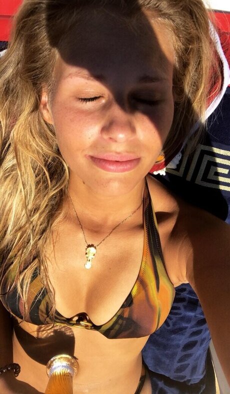 Naakte gelekte OnlyFans-foto van Carolina Peukmann