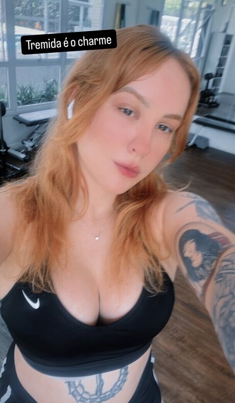 Naakte gelekte OnlyFans-foto van Leticia Motta