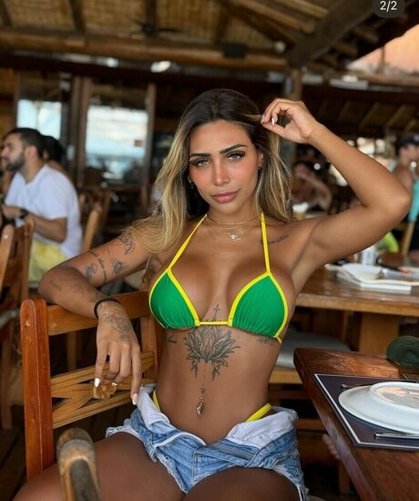 Naakte gelekte OnlyFans-foto van Suellen Souz